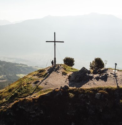 Gipfelkreuz-Wandern-Sommer-Spieljoch-Fuegen-8011
